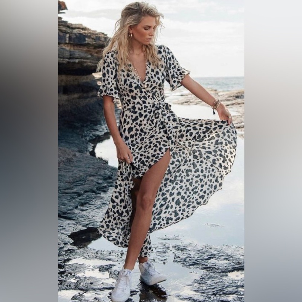 Beautiful Kivari summer wrap midi dress. Perfect condition